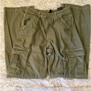 Woman’s Army green cargo pants